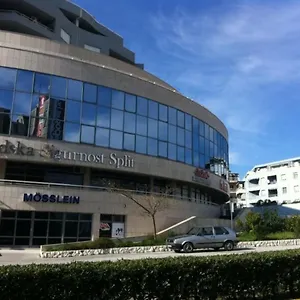 Karlo Near The Beautiful Znjan Apartman